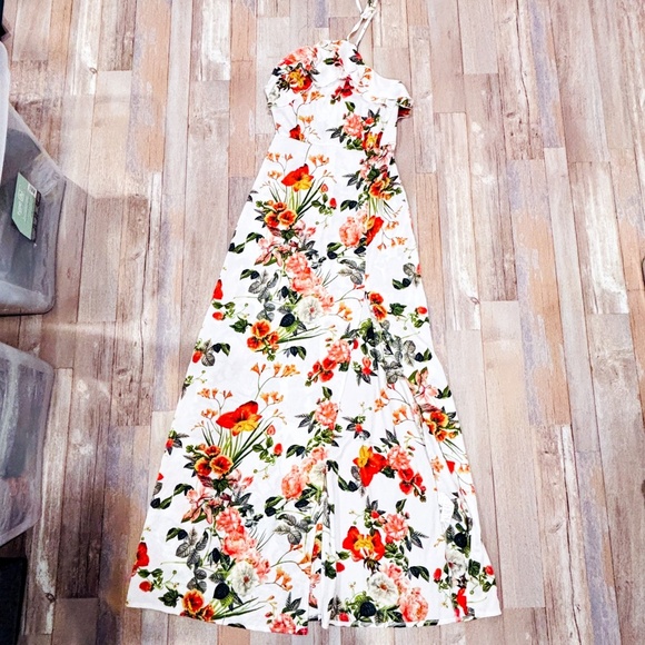 PRETTY LITTLE THINGS Maxi white floral dress - Picture 1 of 5